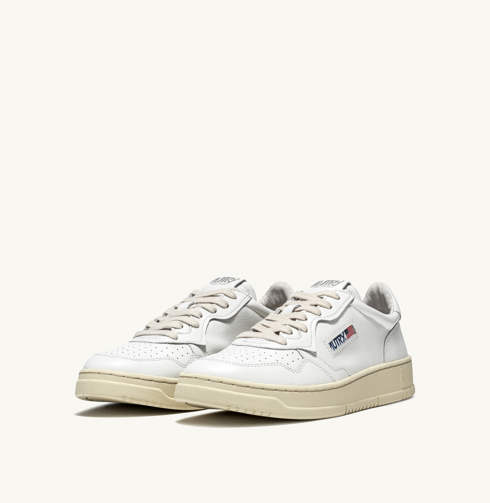  AUTRY MEDALIST LOW SNEAKERS IN WHITE LEATHER MAN