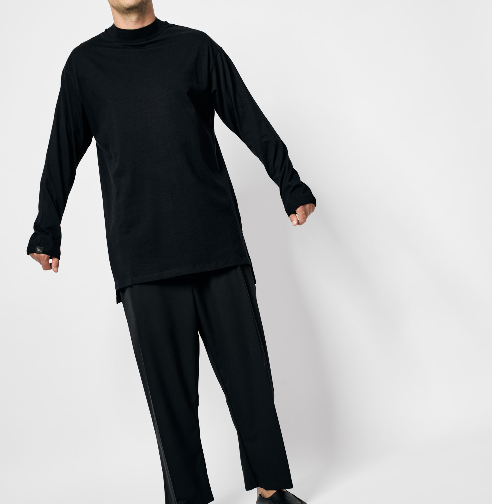neck long sleeve tee b