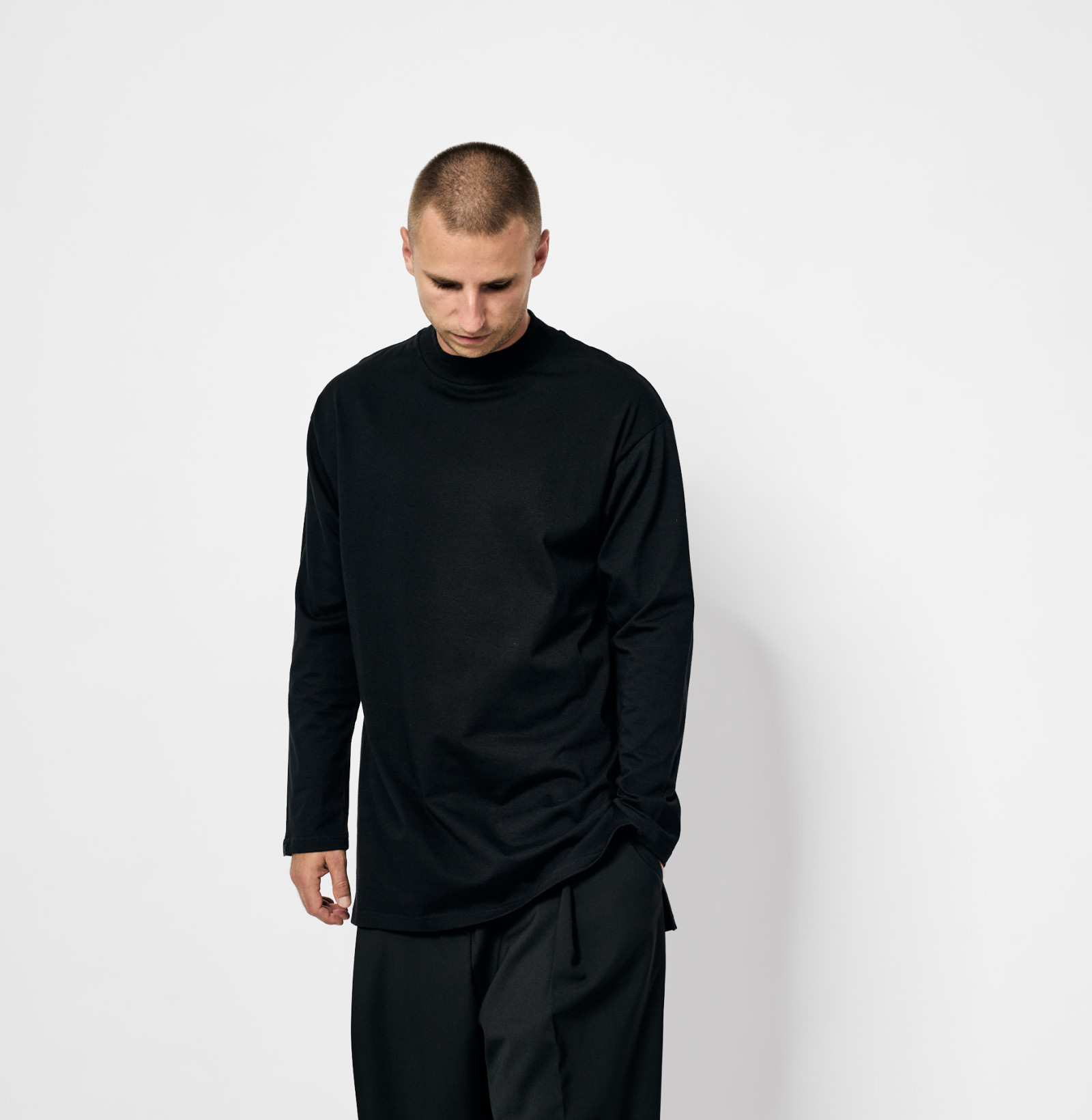 neck long sleeve tee b
