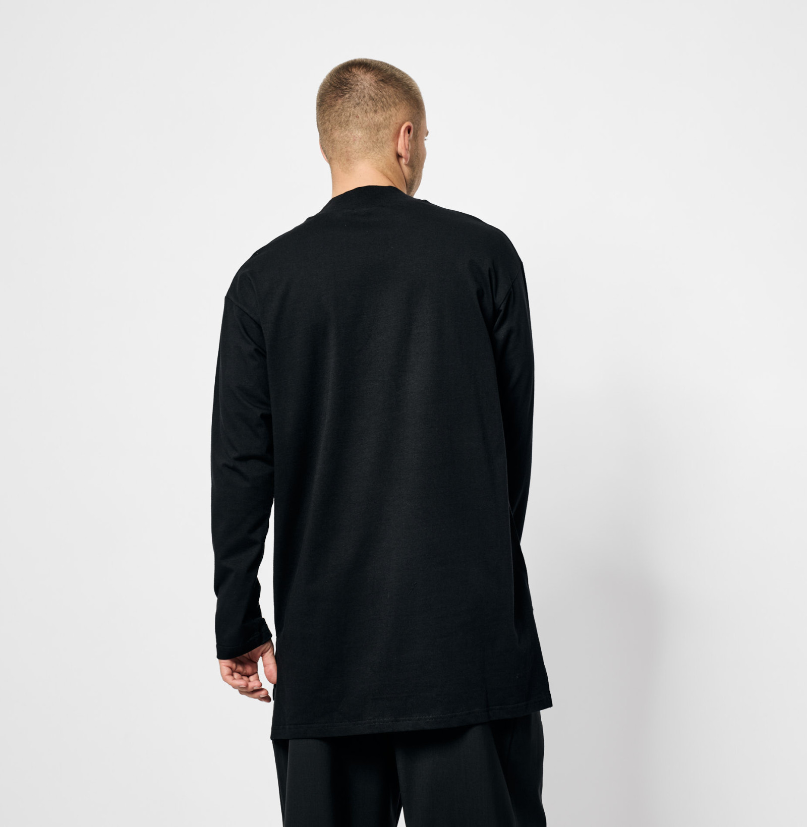 neck long sleeve tee b