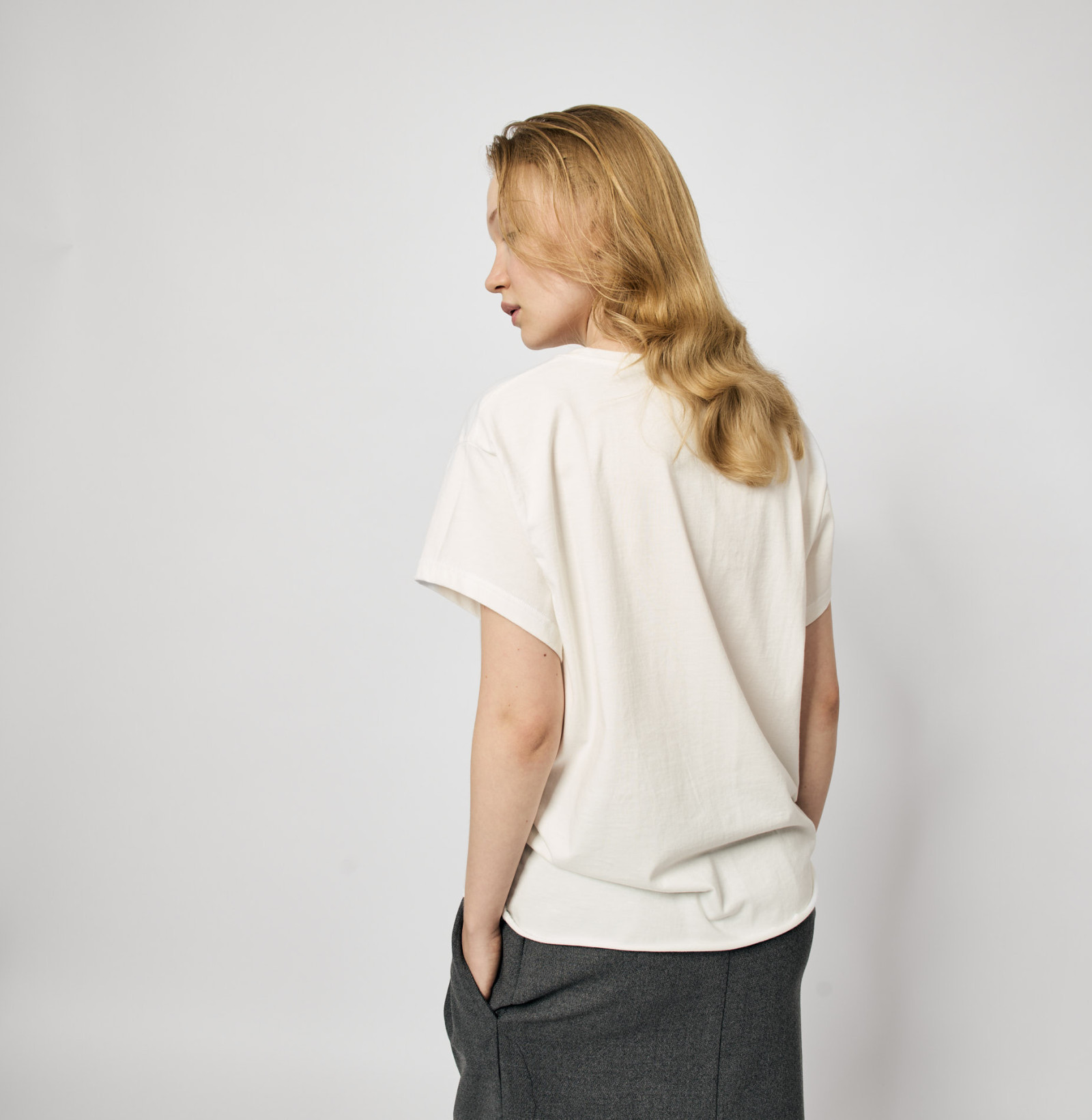Good Everyday tee off white