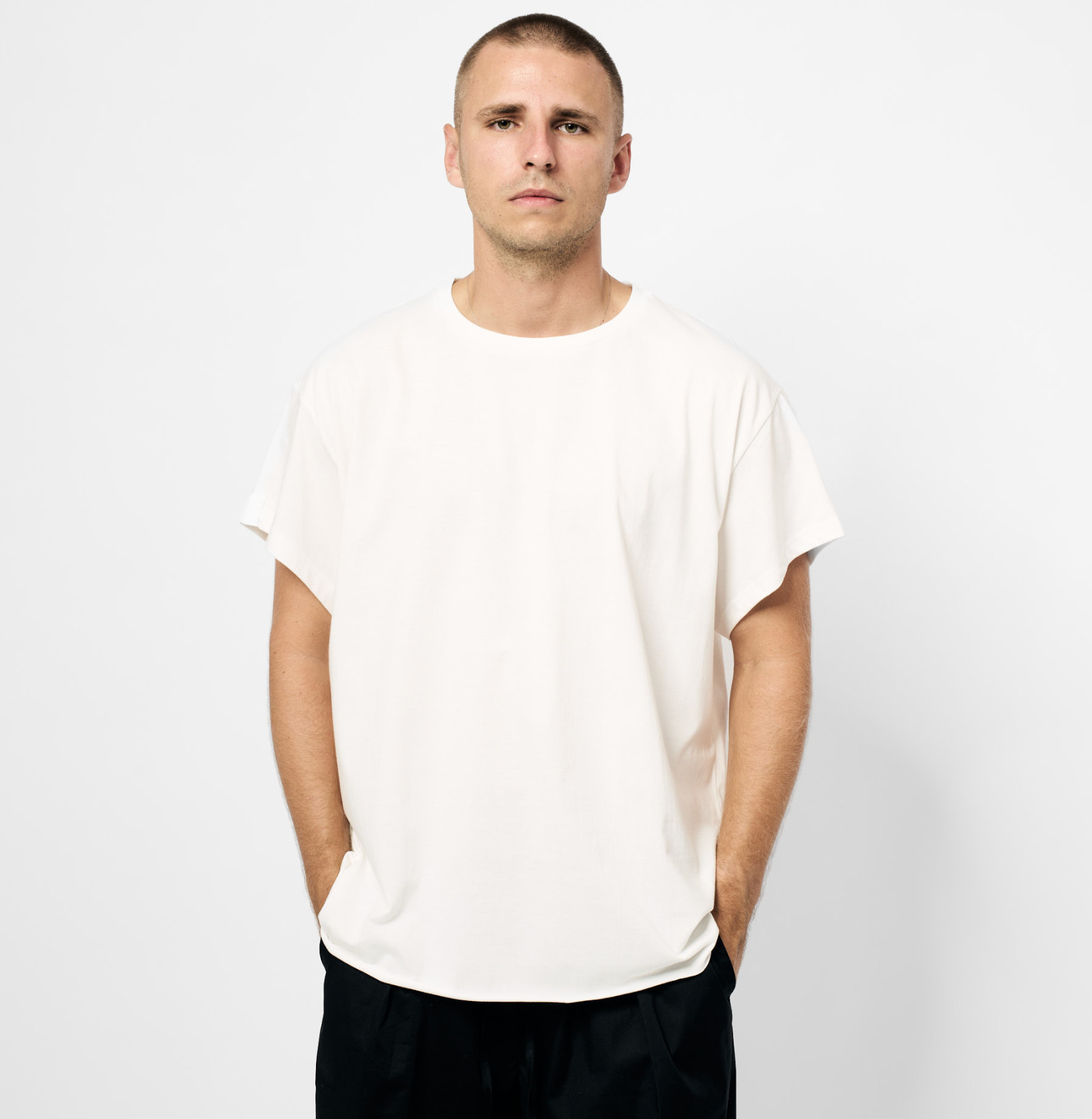 Good Everyday tee off white