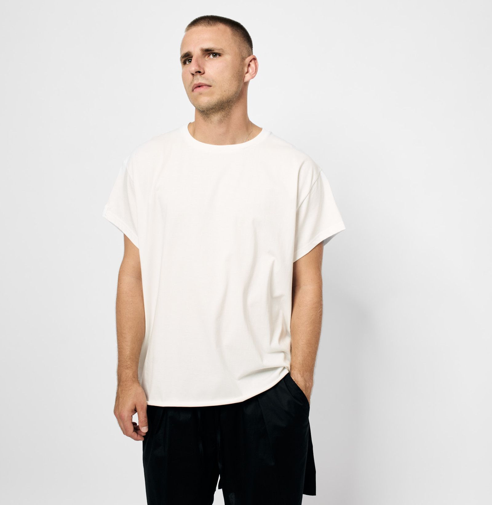 Good Everyday tee off white