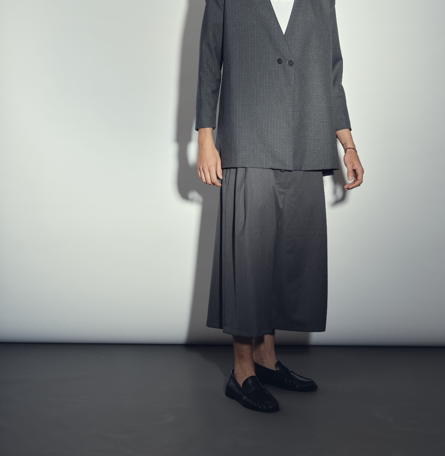 Wool mid-calf pants anthracite