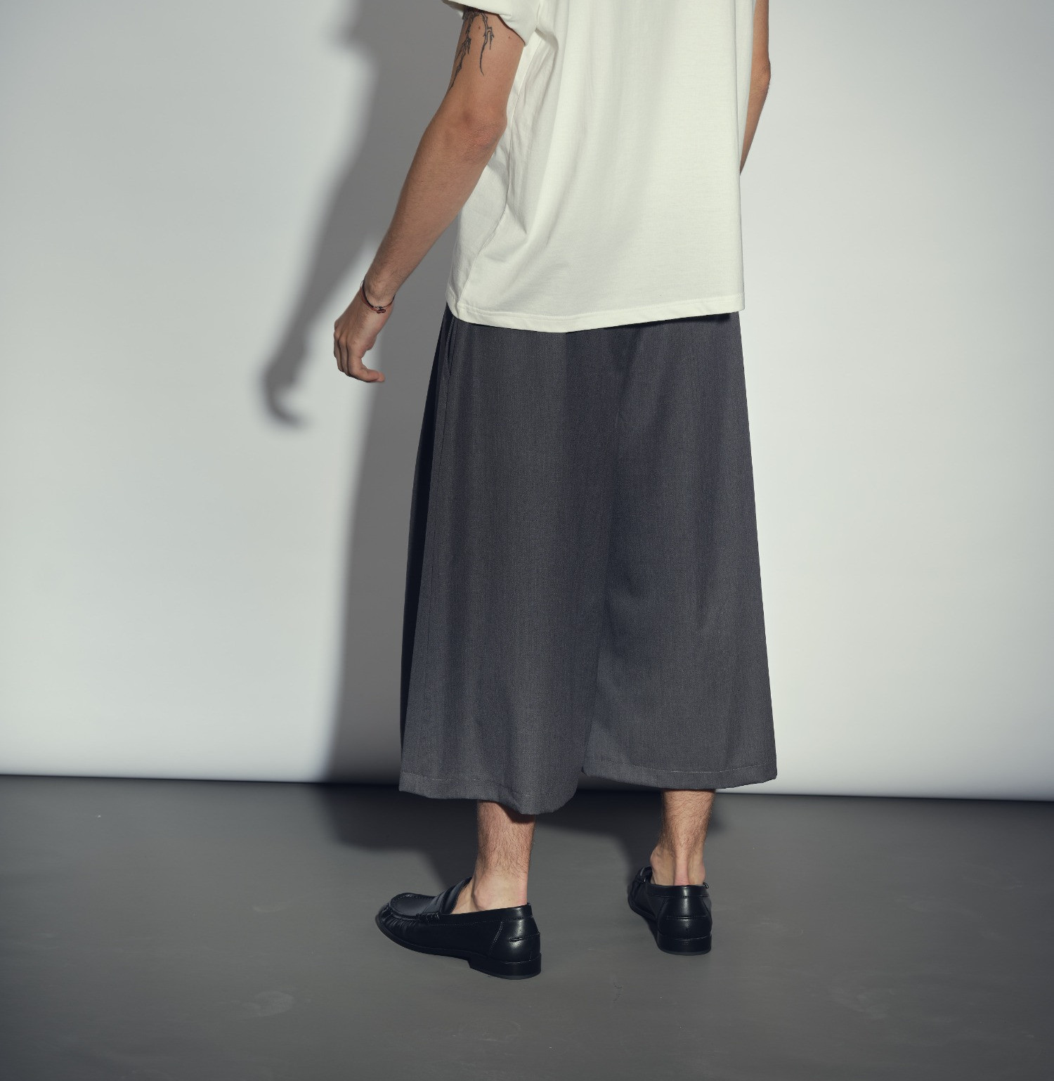 Wool mid-calf pants anthracite