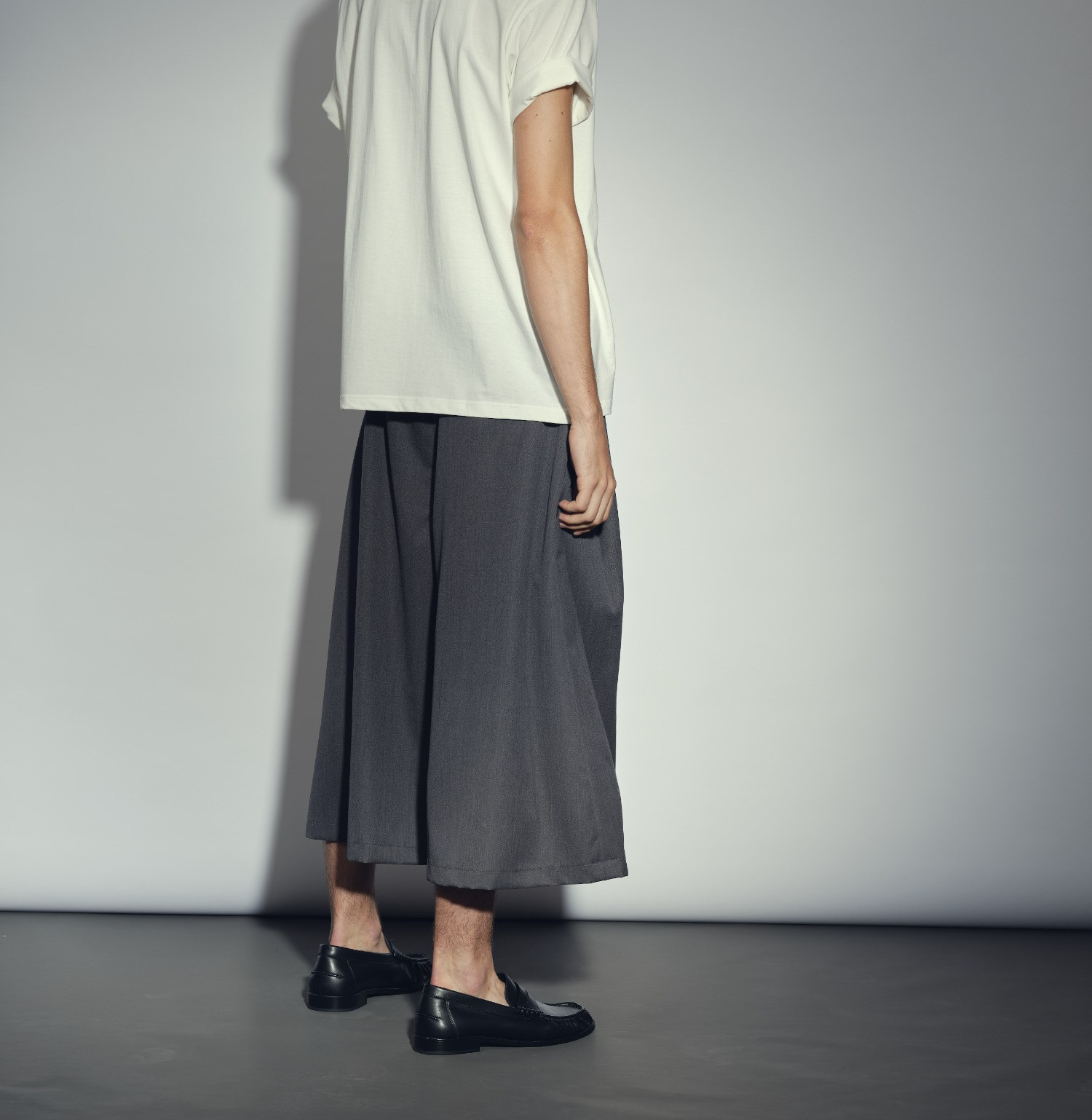 Wool mid-calf pants anthracite
