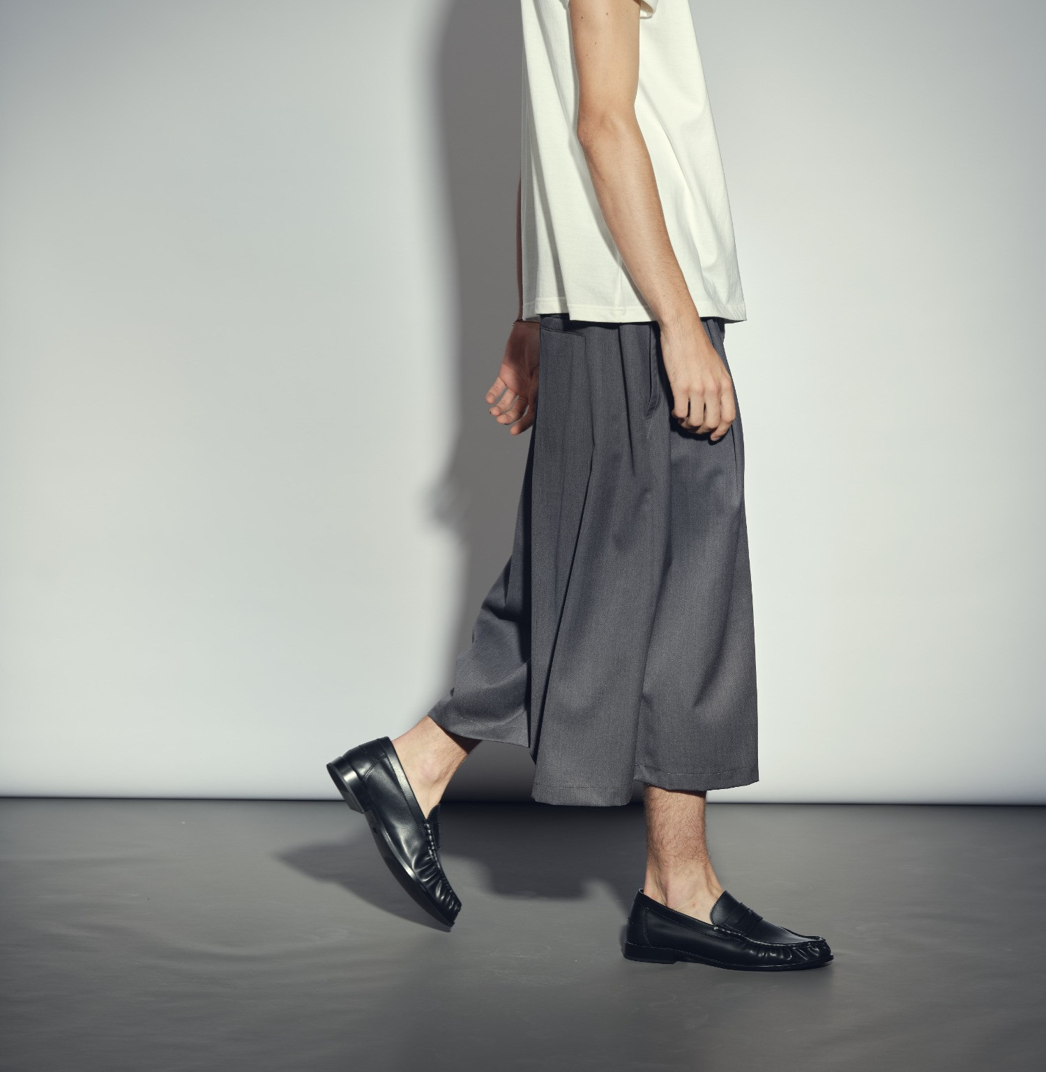 Wool mid-calf pants anthracite