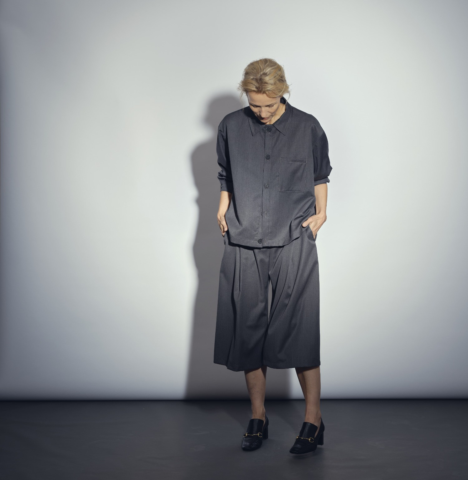 Wool mid-calf pants anthracite