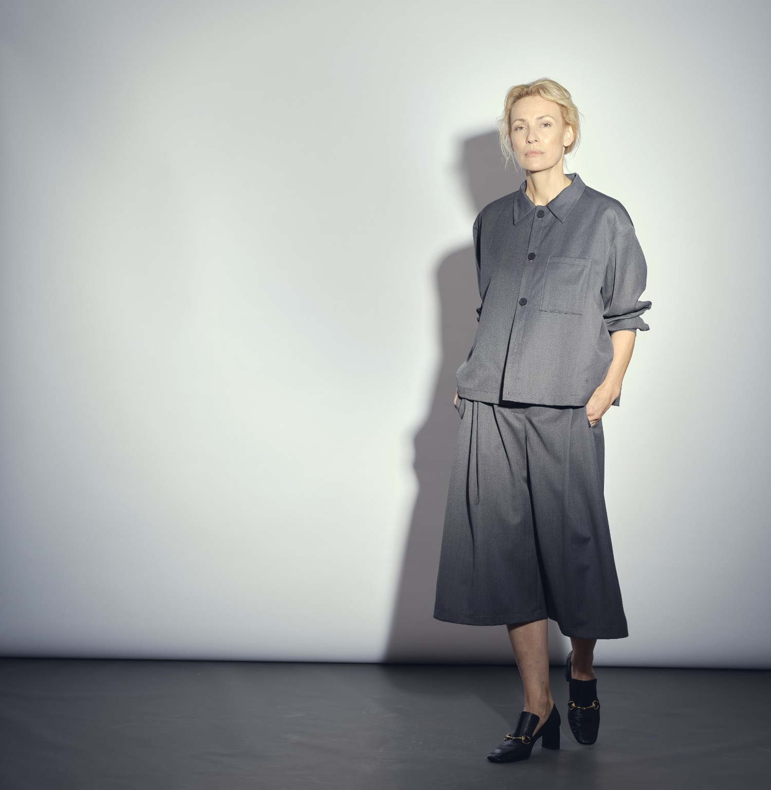 Wool mid-calf pants anthracite