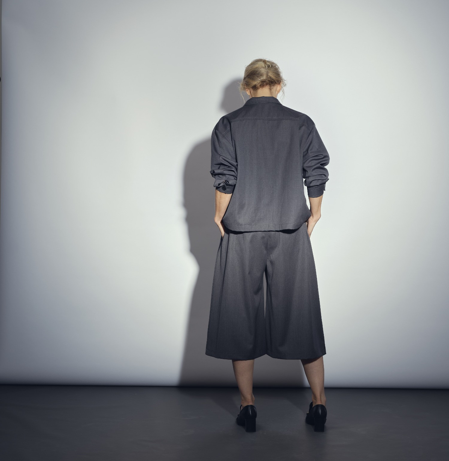 Wool mid-calf pants anthracite