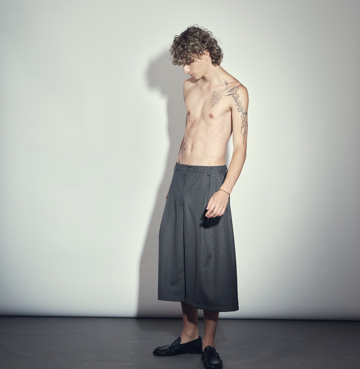 Wool mid-calf pants grey stripes