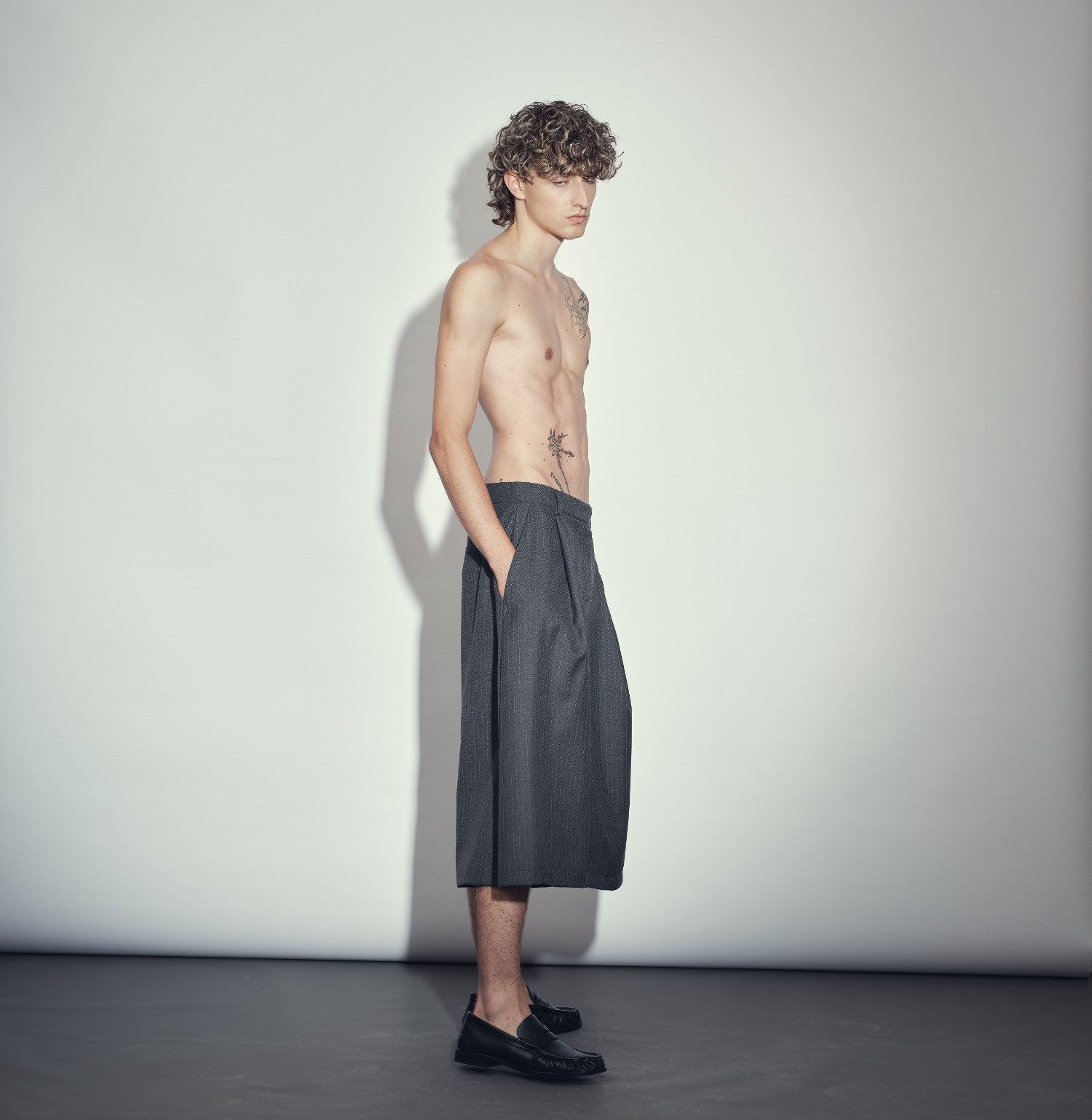 Wool mid-calf pants grey stripes