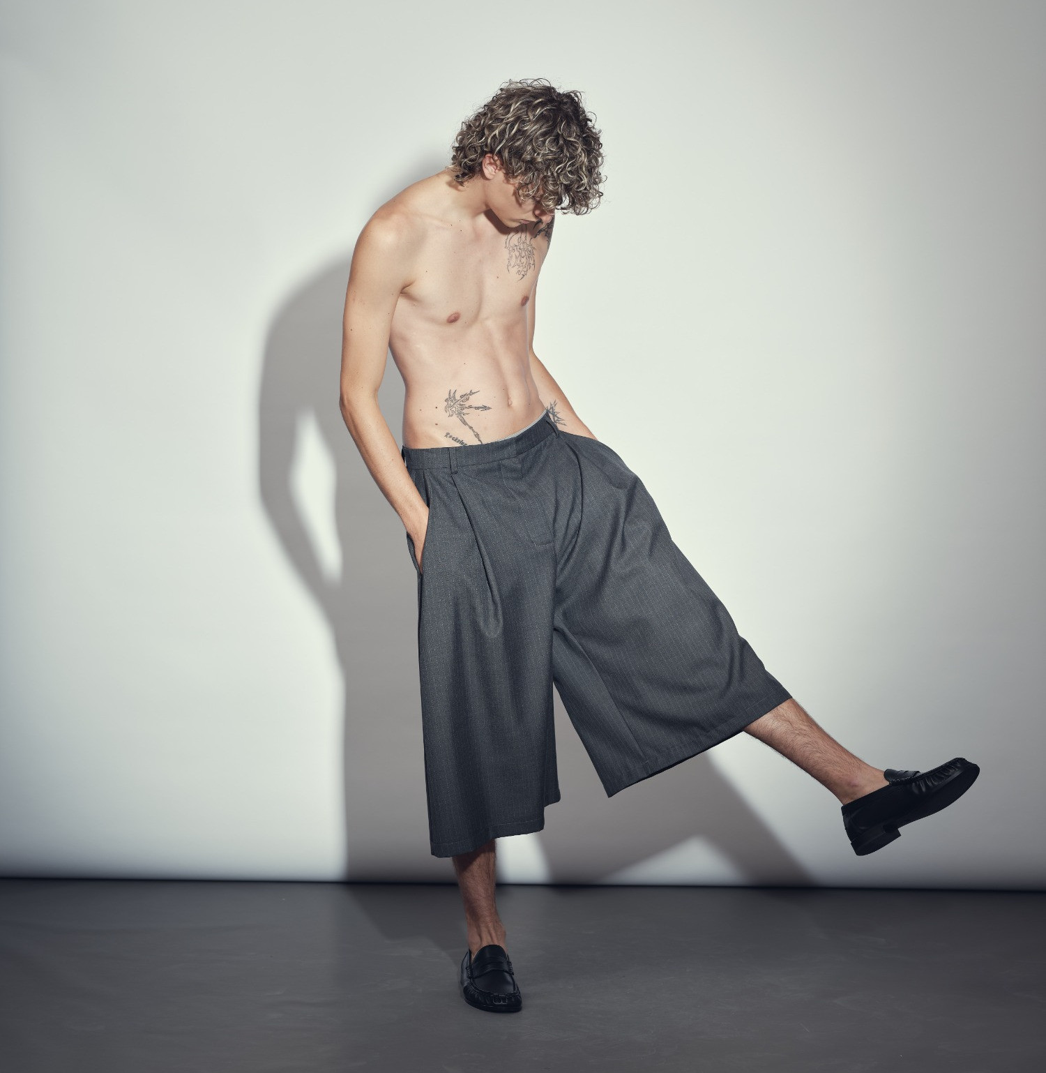 Wool mid-calf pants grey stripes